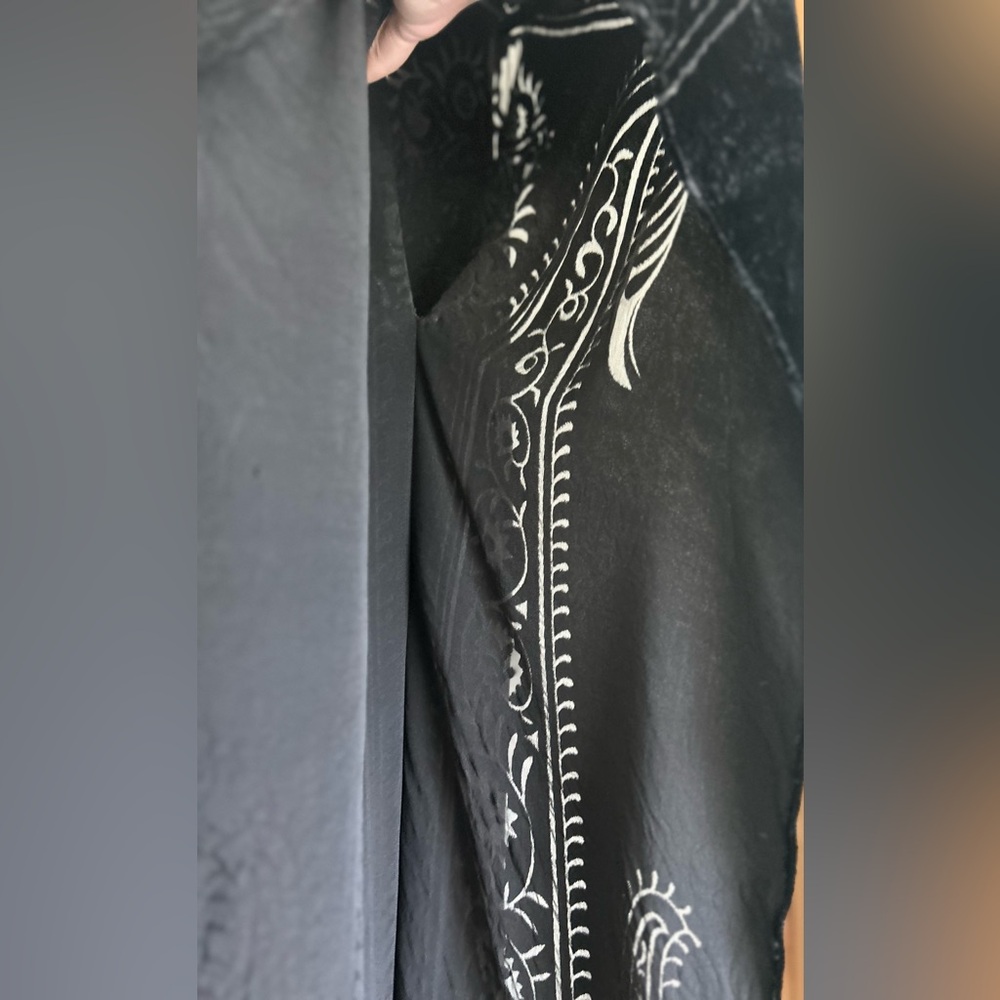 Black Velvet Floral Kimono - Picture 4 of 9